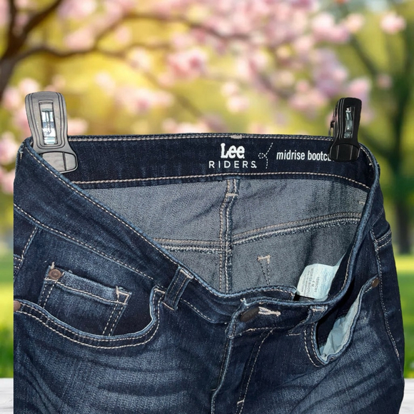 Lee Riders Dark Blue Faded Bootcut Midrise Jeans Women Size 4 - Picture 3 of 5